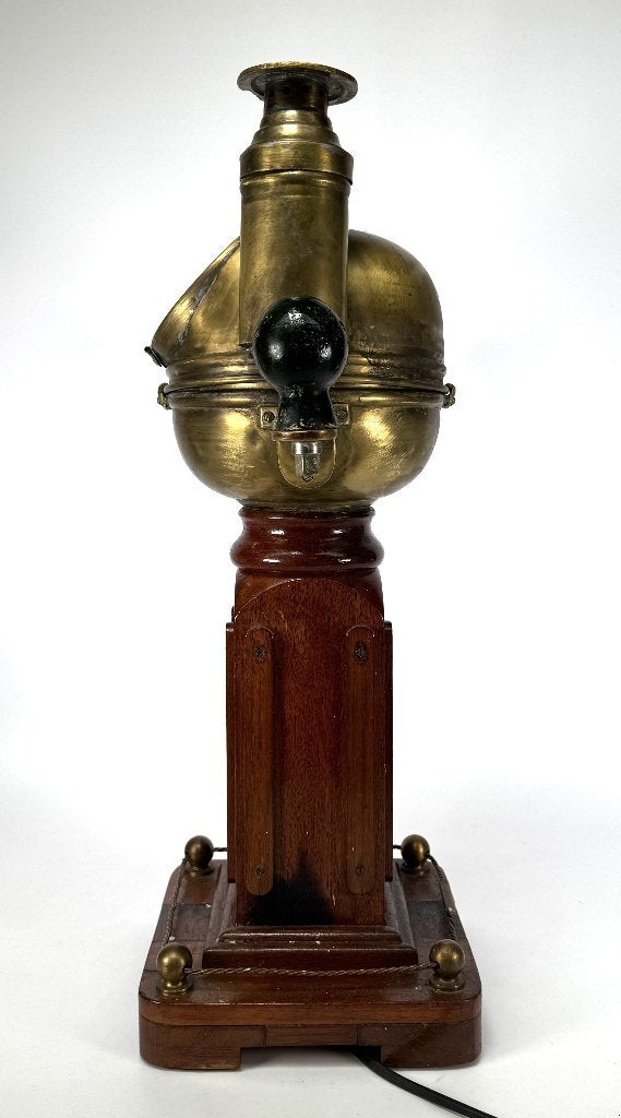 663. Messing scheepskompas op houten standaard, ca. 1900, Ophalen
