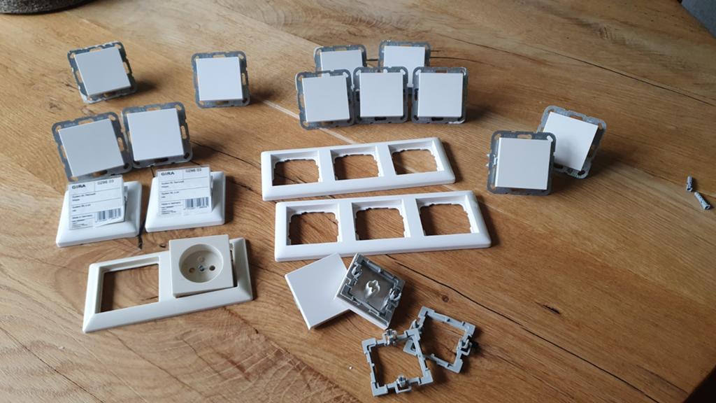 Gira 55 schakelmateriaal wit glans, Doe-het-zelf en Verbouw, Elektra en Kabels, Ophalen of Verzenden, Stopcontact