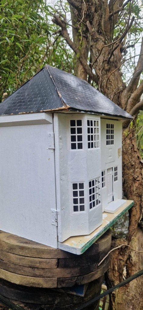Prachtig oud jaren 30/50 poppenhuis uit Engeland(brocante), Ophalen of Verzenden, Gebruikt, Poppenhuis