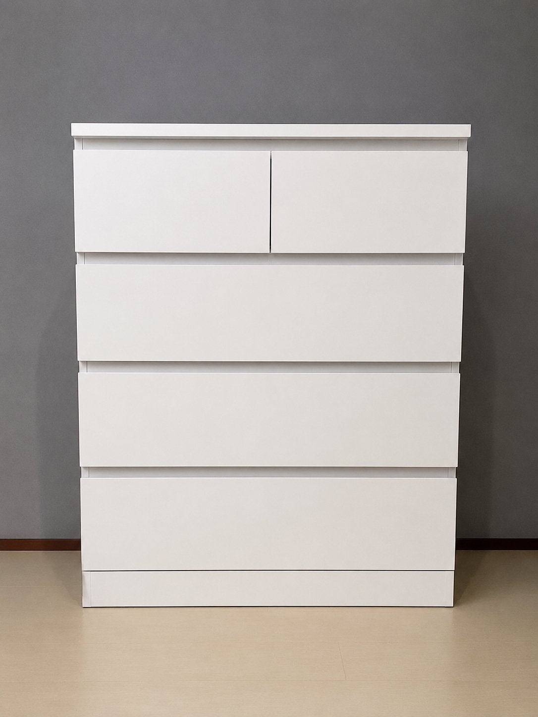 Witte ladekast met 5 laden - Modern en functioneel, Huis en Inrichting, Kasten | Ladekasten, Gebruikt, 5 laden of meer, 100 tot 150 cm