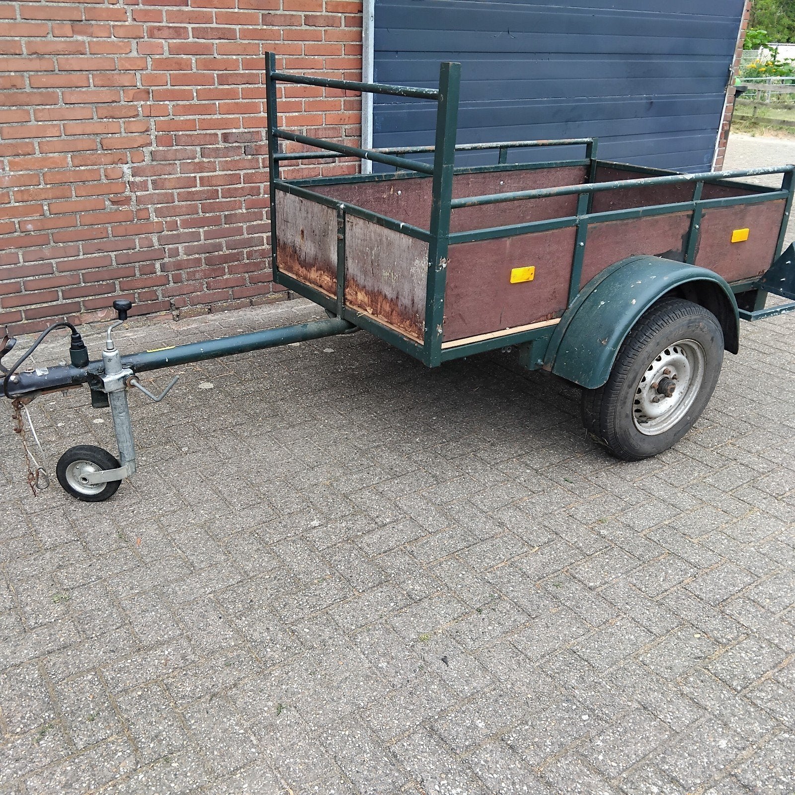 Aanhanger enkelasser met koprek en neuswiel.  107x176, Ophalen