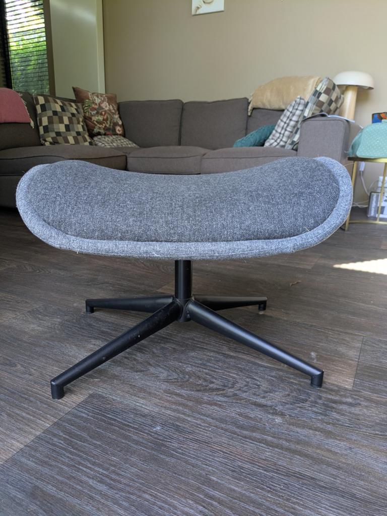 IKEA Langfjall voetenbank/poef - grijs, Ophalen, Modern, Scandinavisch, 50 tot 75 cm, Zo goed als nieuw