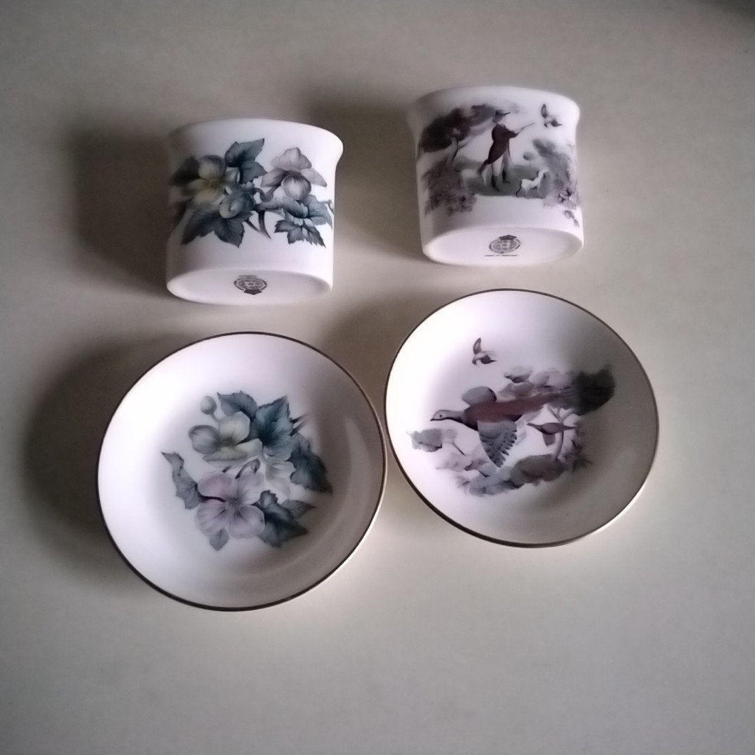 Royal worchester  2 prikker/ sigarettenbakjes+ 2 petitfours, Ophalen of Verzenden, Nieuw, Porselein, Overige stijlen