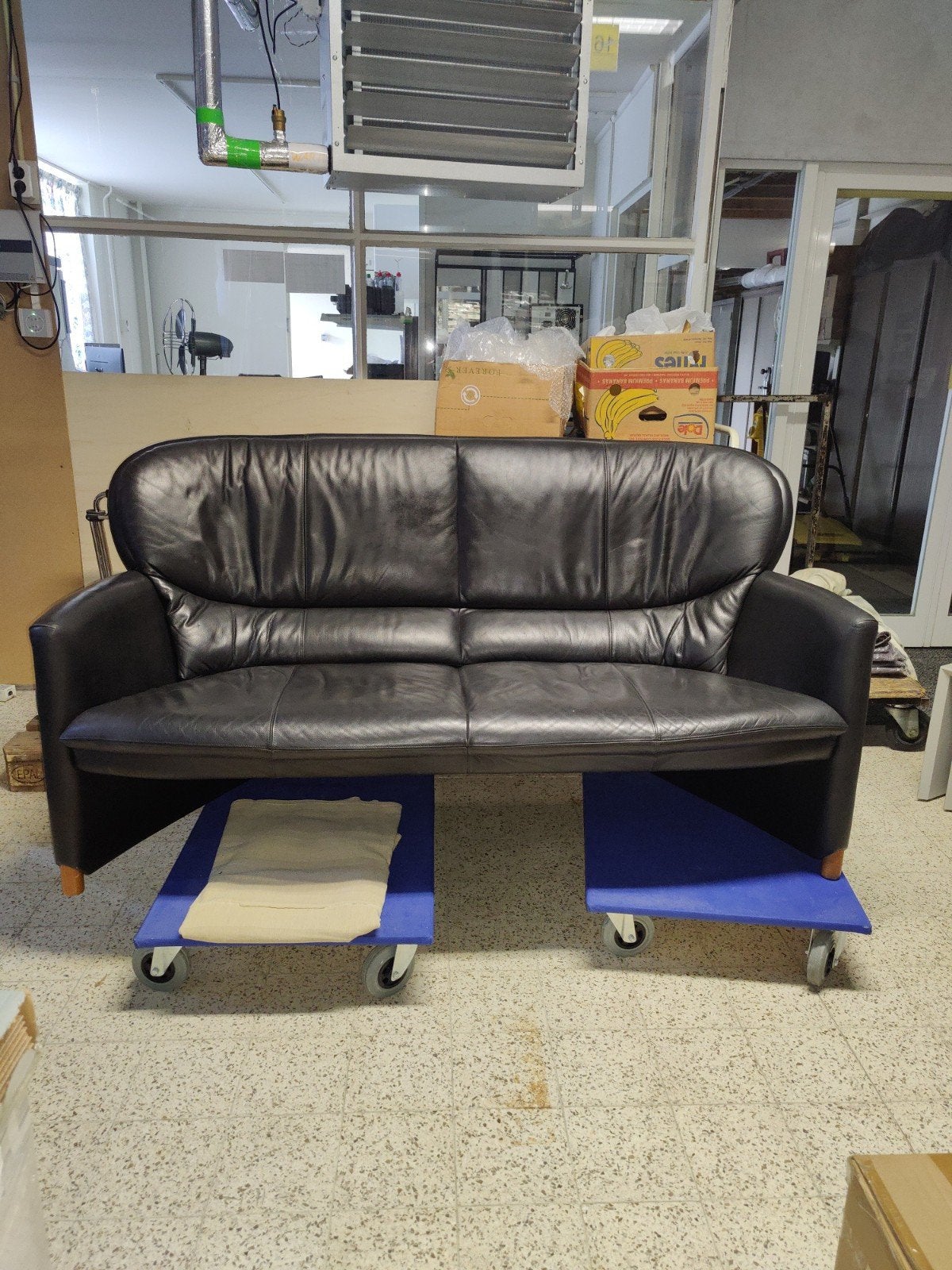 Leolux Comfortabele zwarte leren bank - 2-3 persoons, Gebruikt, Klassiek, 150 tot 200 cm, Driepersoons