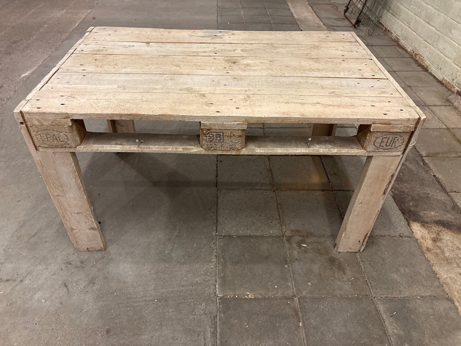 Tafel gemaakt van pallet(hout), Huis en Inrichting, Ophalen, Gebruikt, 100 tot 150 cm, 50 tot 100 cm