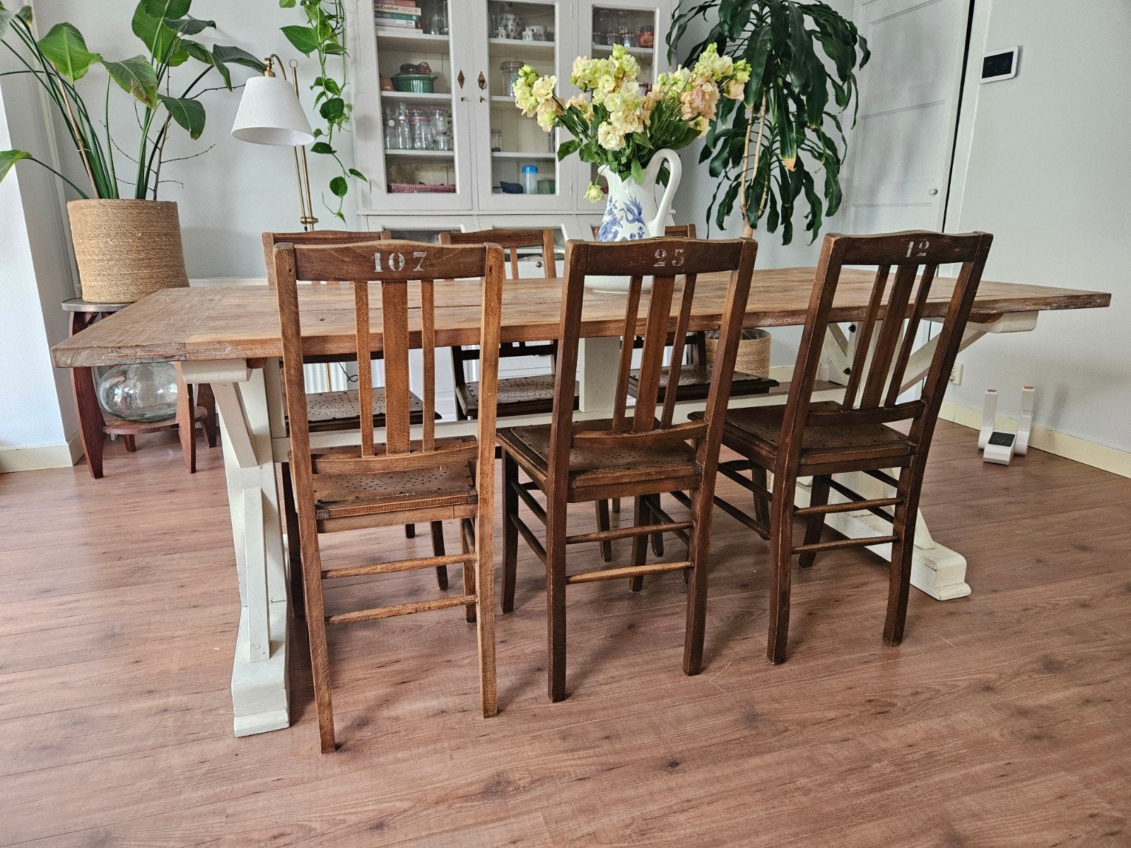 Foto 2 van Hele mooie, grote, landelijke eettafel
