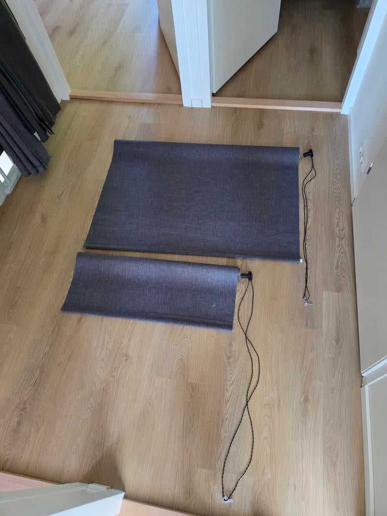 Donkergrijze rolgordijnen verduisterend- 81x190cm, 110x190cm, Ophalen, 50 tot 100 cm, Zo goed als nieuw, Grijs