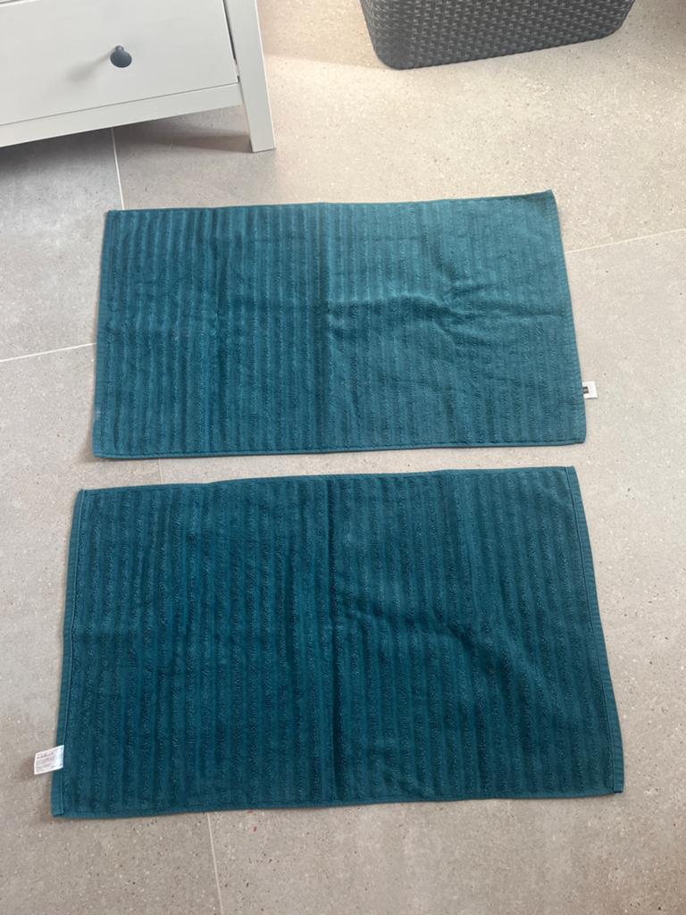 Twee groene badmatten, Ophalen, Gebruikt, Groen, Badmat