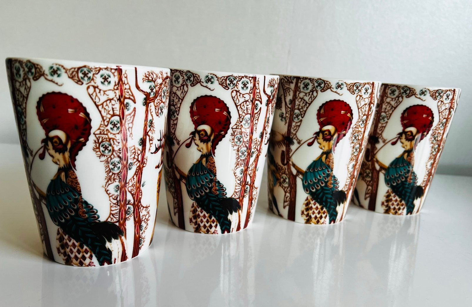 Per Stuk Iittala Tanssi Beker Mok K. Haapaniemi 0,4 L NWST, Overige materialen, Ophalen of Verzenden, Zo goed als nieuw, Overige stijlen