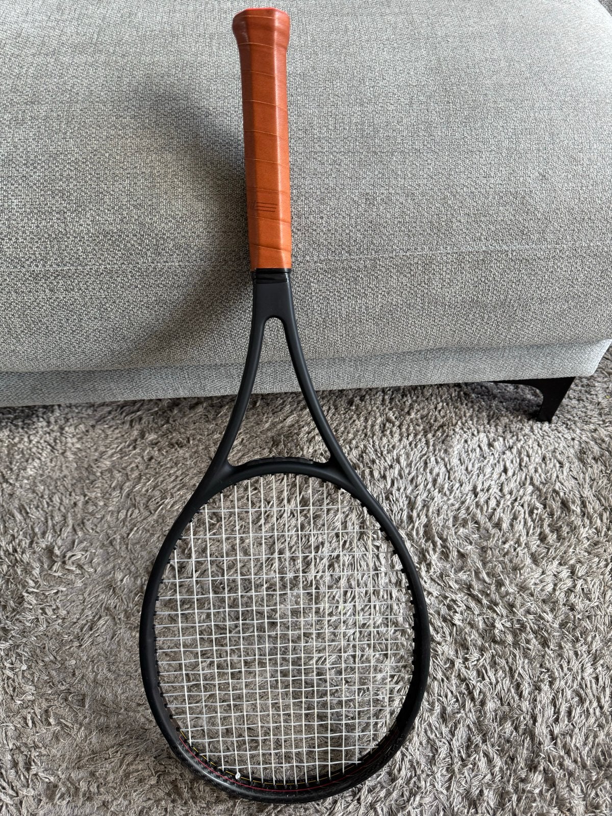 Wilson Pro Staff 97 V13 Tennisracket L2 - Zo goed als nieuw, Sport en Fitness, Tennis, L2, Ophalen of Verzenden, Zo goed als nieuw