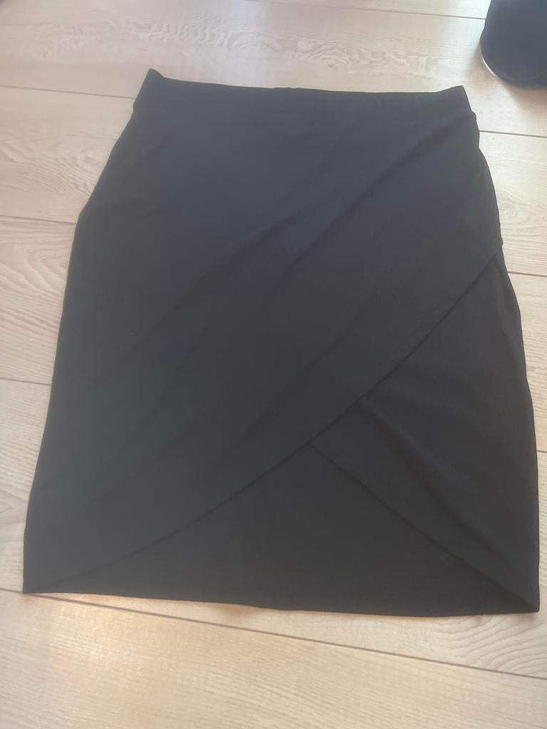Mooie zwarte rok maat L, amper gedragen, Kleding | Dames, Zwart, Maat 42/44 (L), Ophalen of Verzenden, Zo goed als nieuw