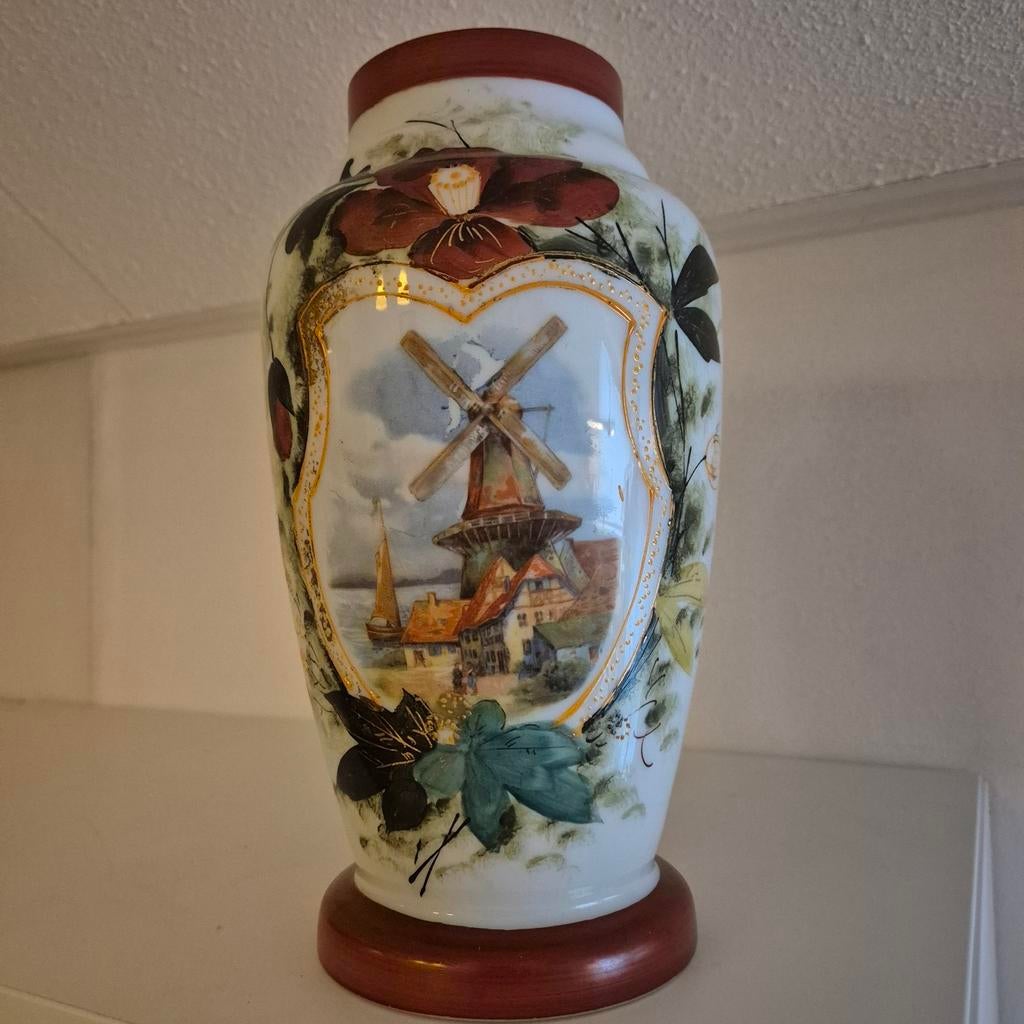vaas met molen en bloemmotief, Antiek en Kunst, Antiek | Vazen, Ophalen of Verzenden