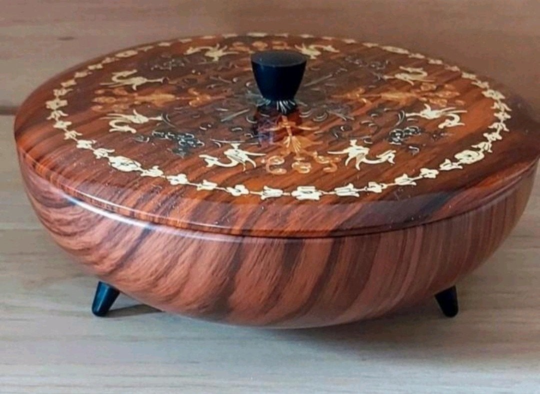 VINTAGE HOUT LOOK BLIK OP POOTJES, Verzamelen, Blikken, Verzenden, Zo goed als nieuw, Overige