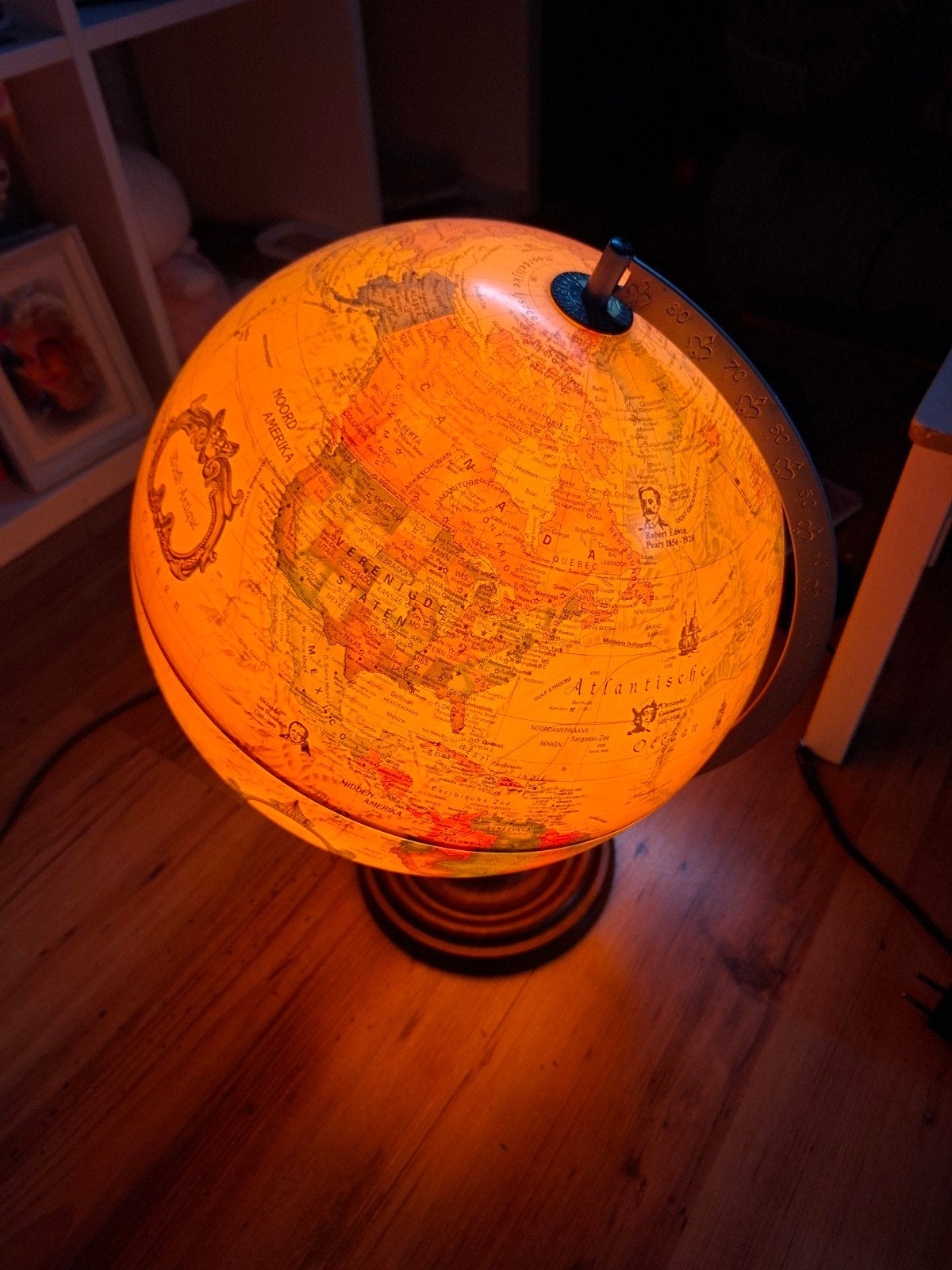 wereldbol met licht, Ophalen