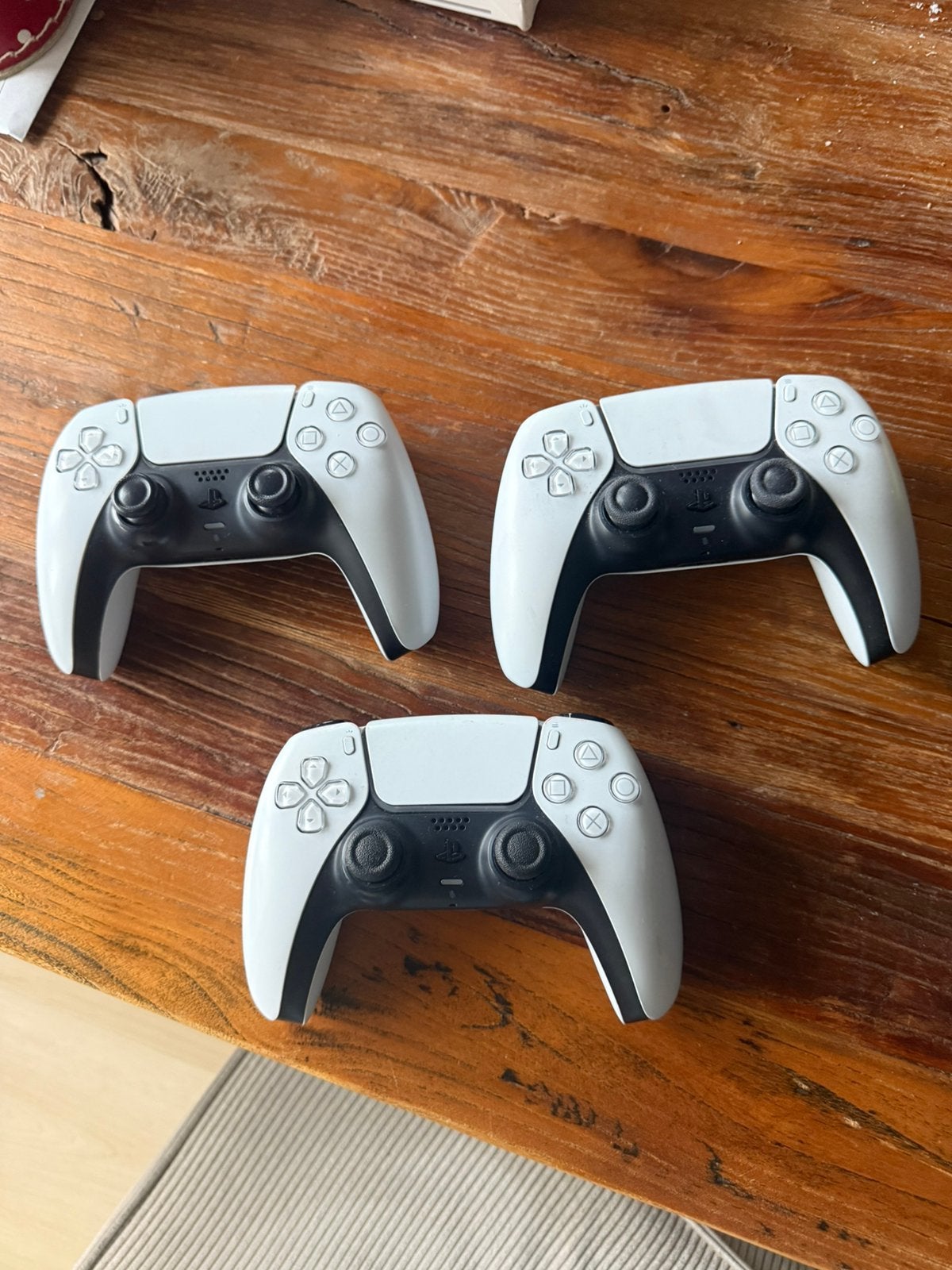 OP ZOEK NAAR KAPOTTE PS5 CONTROLLERS, Ophalen of Verzenden, Zo goed als nieuw