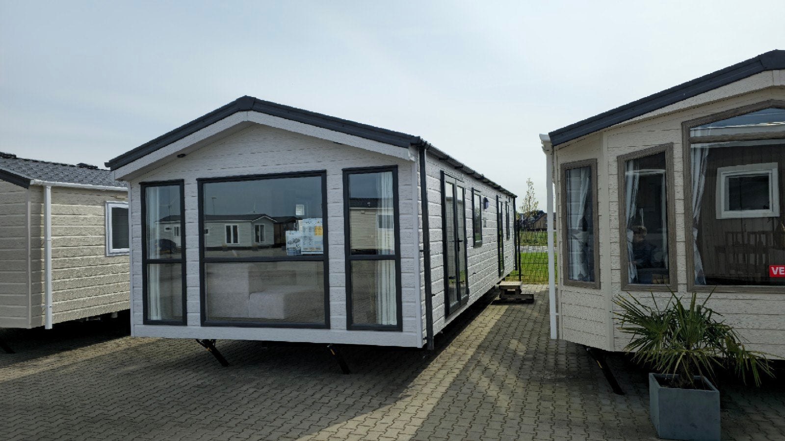 Foto 10 van Stacaravan / Chalet: Stebo Special Chalet 12x4m met 2 Riante