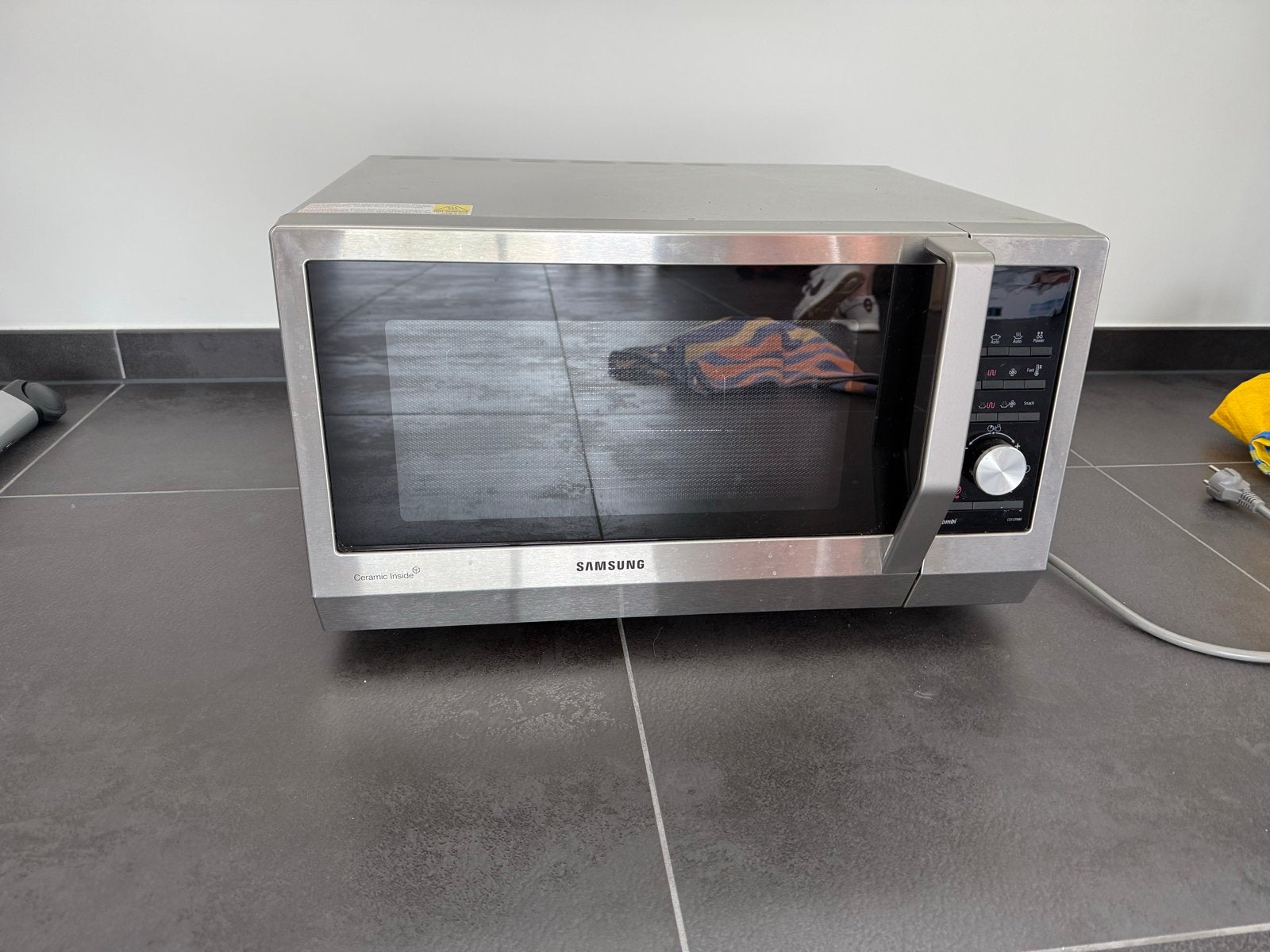 Samsung Combimagnetron CE137NM - Zo goed als nieuw, Combimagnetron, Grill, Ophalen of Verzenden, Zo goed als nieuw