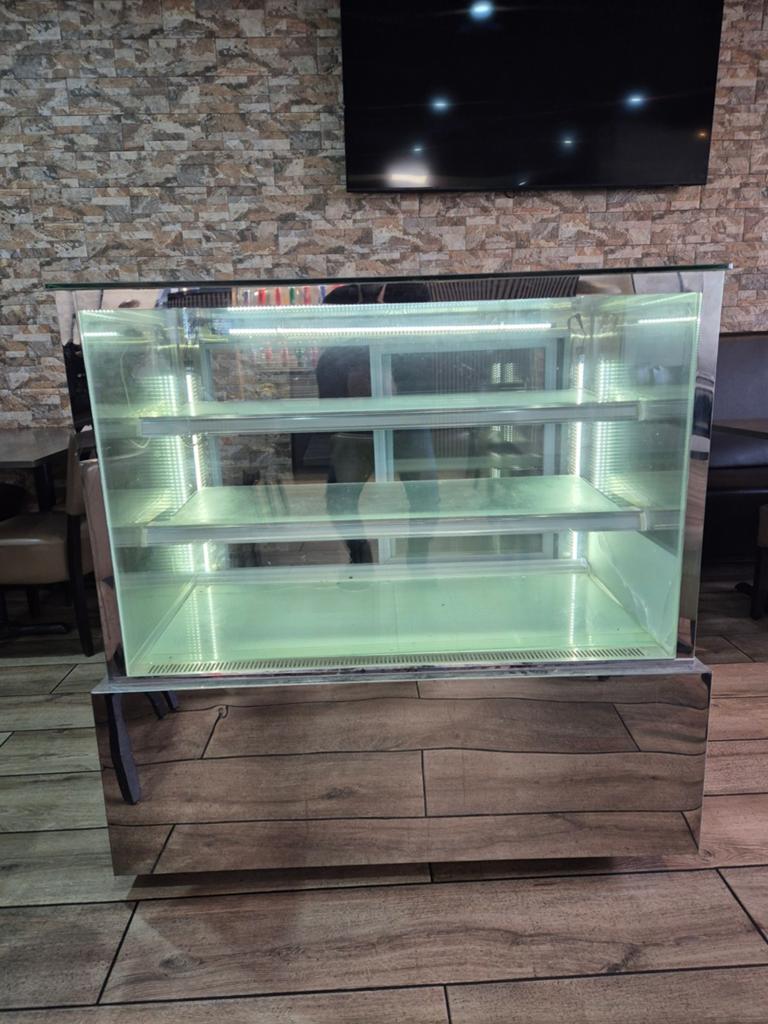 Koelvitrine met barst in glas, werkt verder perfect, Zakelijke goederen, Horeca | Keukenapparatuur, Ophalen, Gebruikt, Koelen en Vriezen