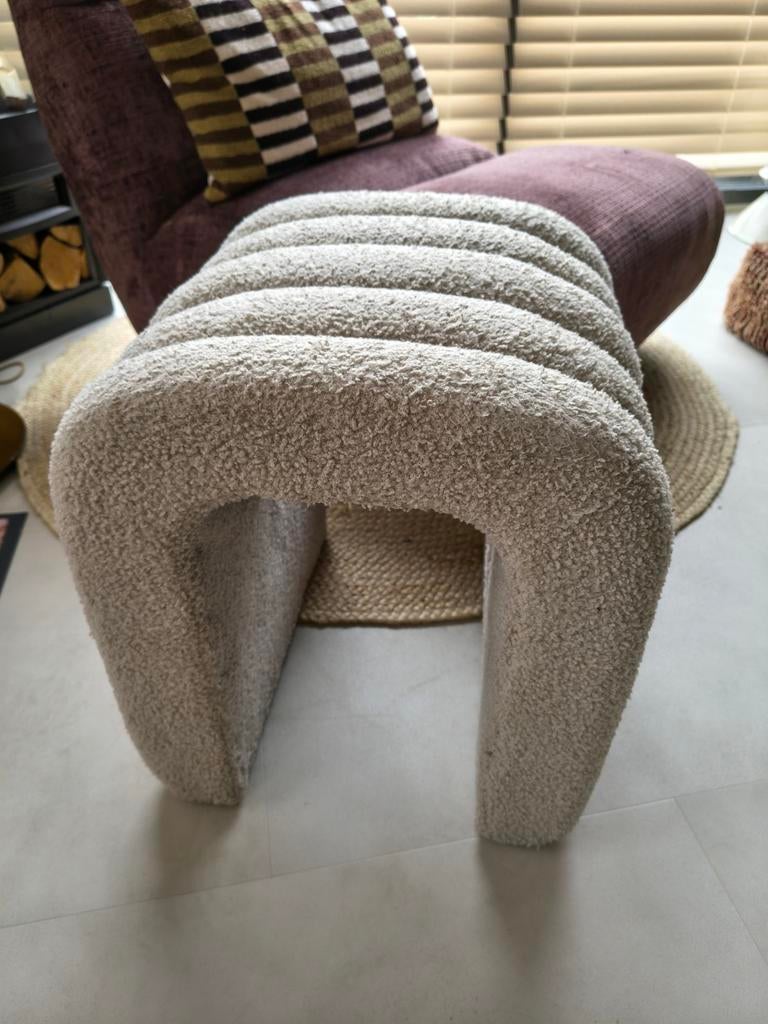 Voetenbank Sera Gigameubel - Beige Taupe Bouclé Stof, Ophalen, Minder dan 50 cm, Minder dan 50 cm, Zo goed als nieuw