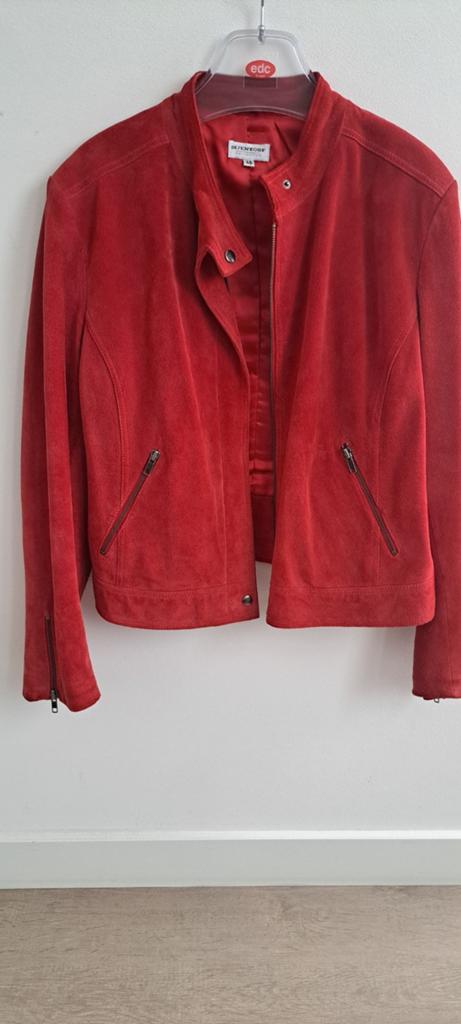 Bijenkorf Collection Rood Suède Jasje Maat 46, Maat 46/48 (XL) of groter, Bijenkorf Collection, Ophalen of Verzenden, Zo goed als nieuw