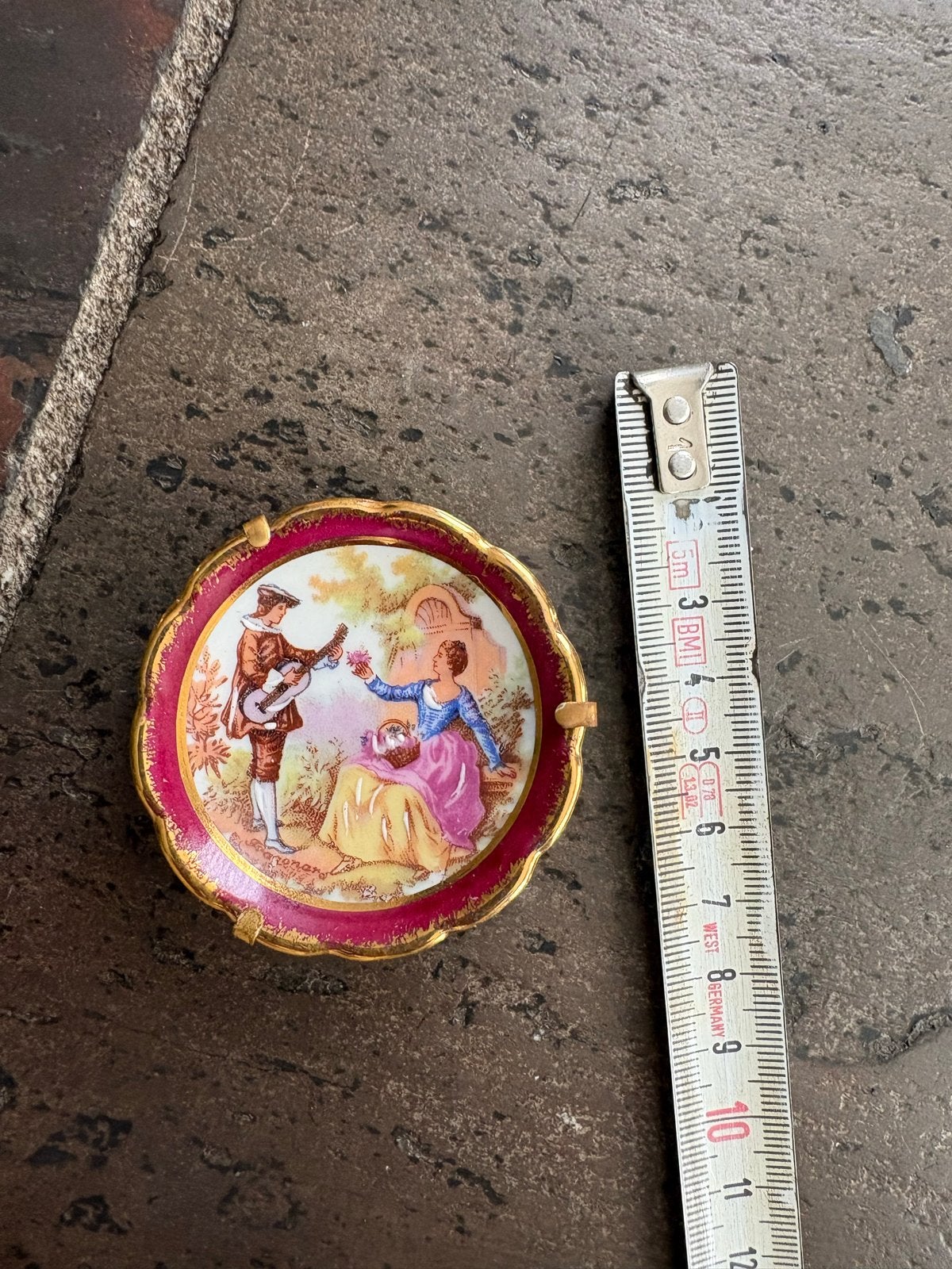 Limoges Miniatuur Bordje op Steun - Porselein d'Art, Antiek en Kunst, Ophalen