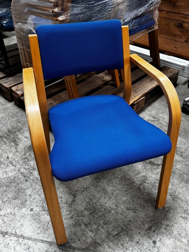 Vergaderstoelen – blauw gestoffeerd – Casala-stijl, Huis en Inrichting, Stoelen, Ophalen, Gebruikt, Casala, Blauw