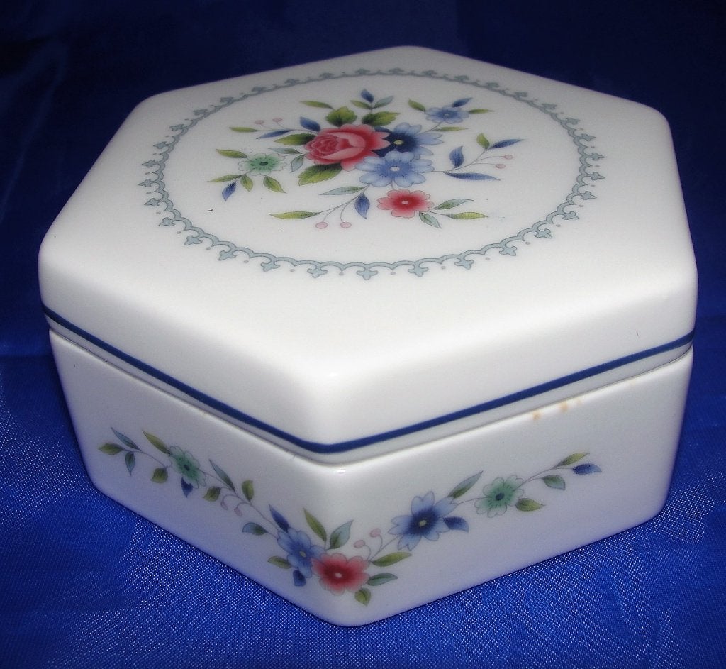 Wedgwood Rosedale r 4665 zeshoekige dekseldoos, Ophalen of Verzenden