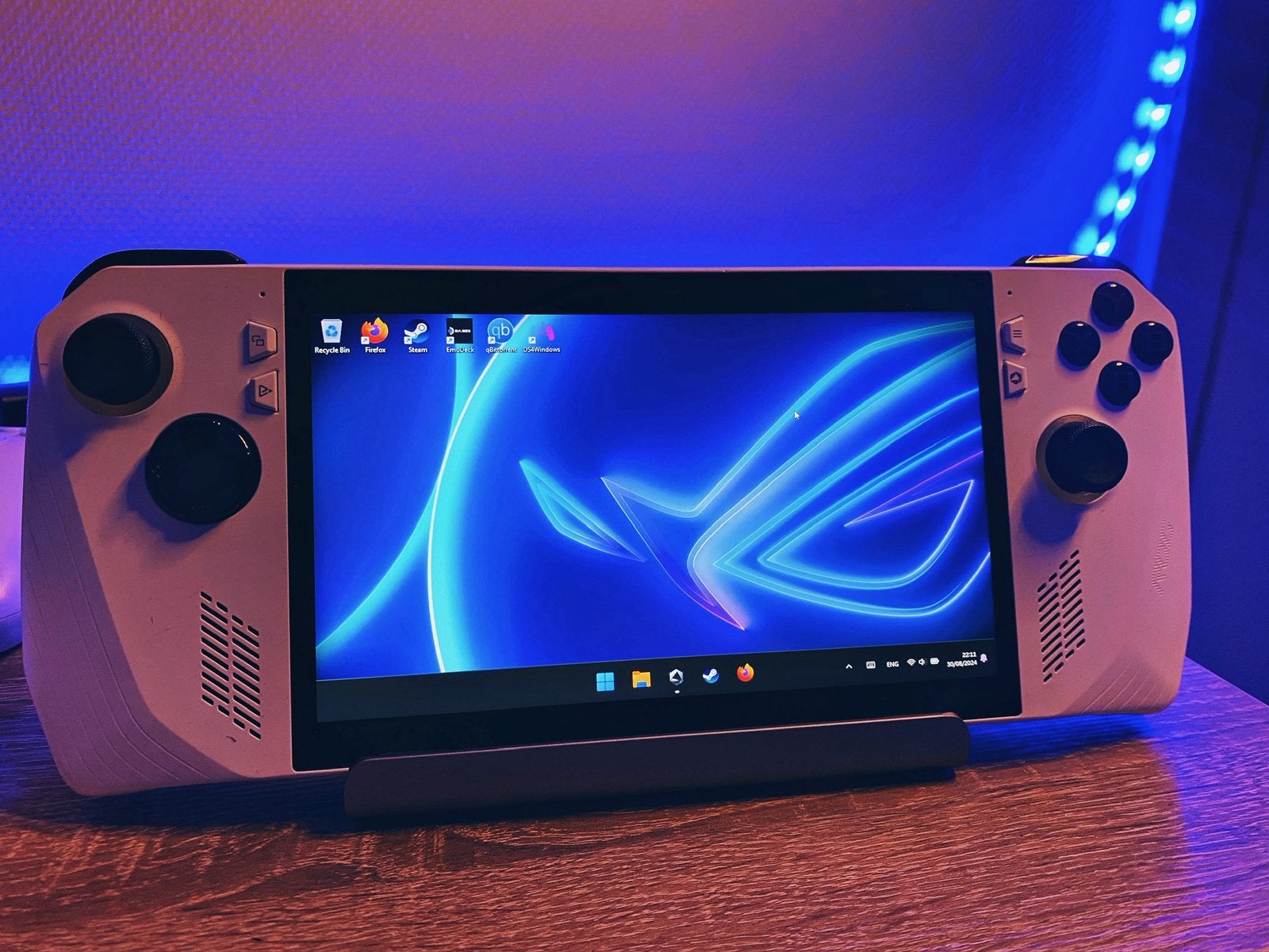 ROG Ally Z1 Extreme 2TB w/ Upgraded Battery + Accessories, Spelcomputers en Games, Ophalen, Zo goed als nieuw