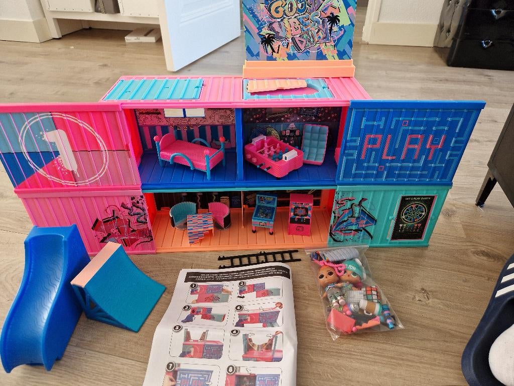 L.O.L speelgoed huis-auto, Ophalen of Verzenden, Zo goed als nieuw, Poppenhuis