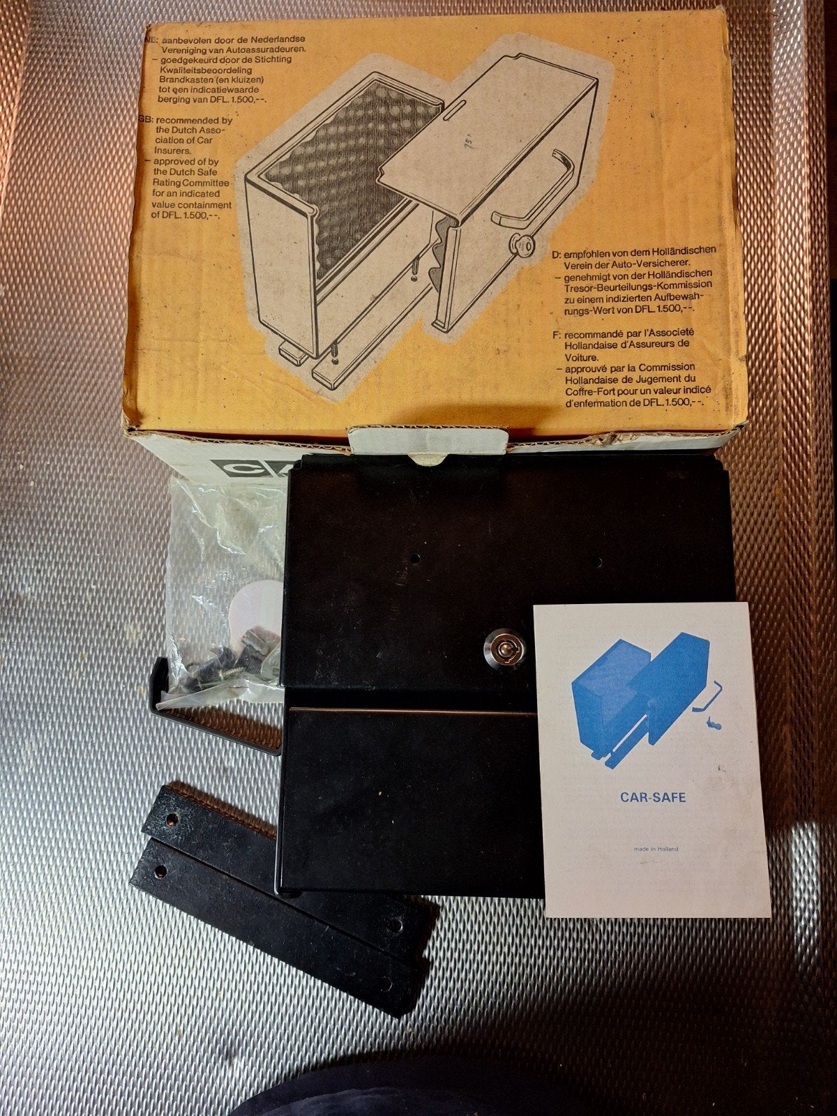 Car Safe - Veiligheidsbox voor in de auto, Ophalen, Zo goed als nieuw