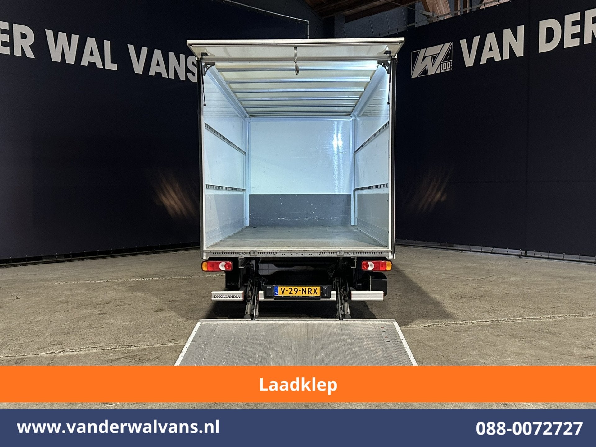Peugeot Boxer 2.2 BlueHDi 141pk Bakwagen 435cm Lang Laadklep, Auto's, Voorwielaandrijving, Dealer onderhouden, Stof, Gebruikt