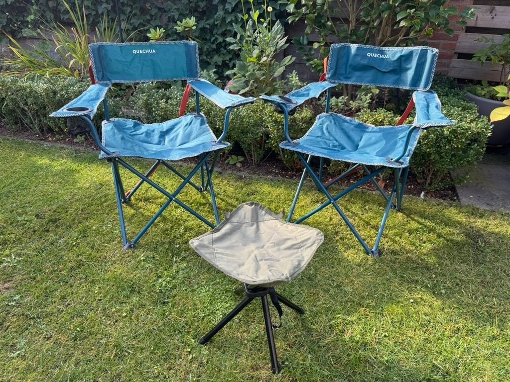 Set Quechua vouwstoelen (2x) + opvouwbaar krukje, Ophalen, Zo goed als nieuw, Campingstoel