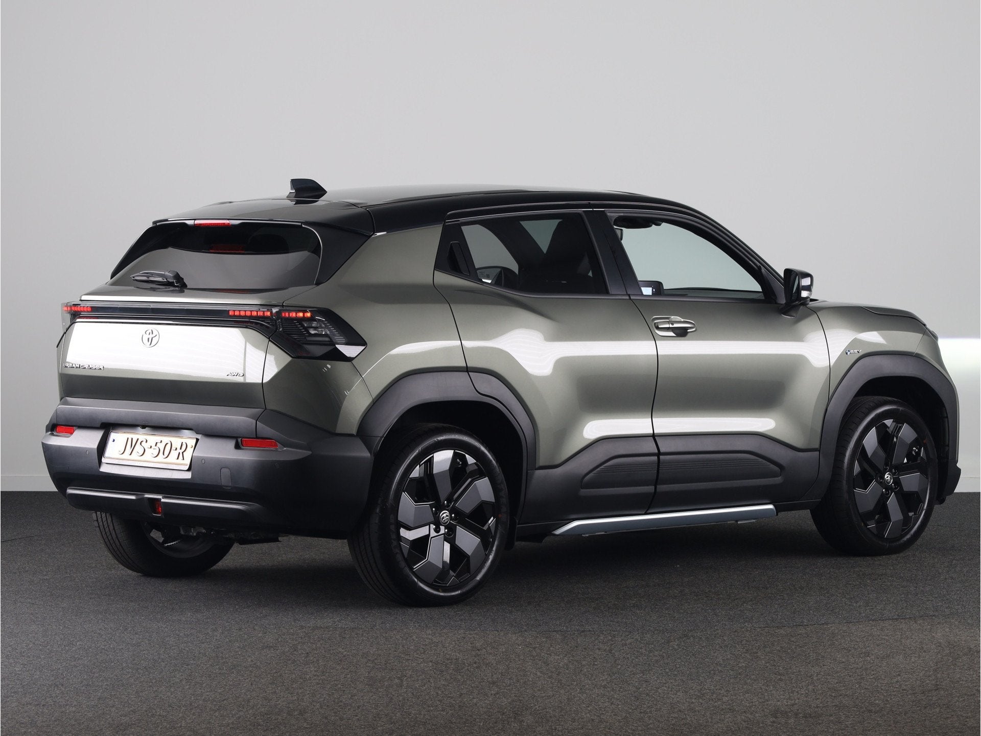 Toyota Urban Cruiser Executive AWD 61 kWh *DEMO* | 19"LM vel, Automaat, 12 maanden, Stof, Origineel Nederlands