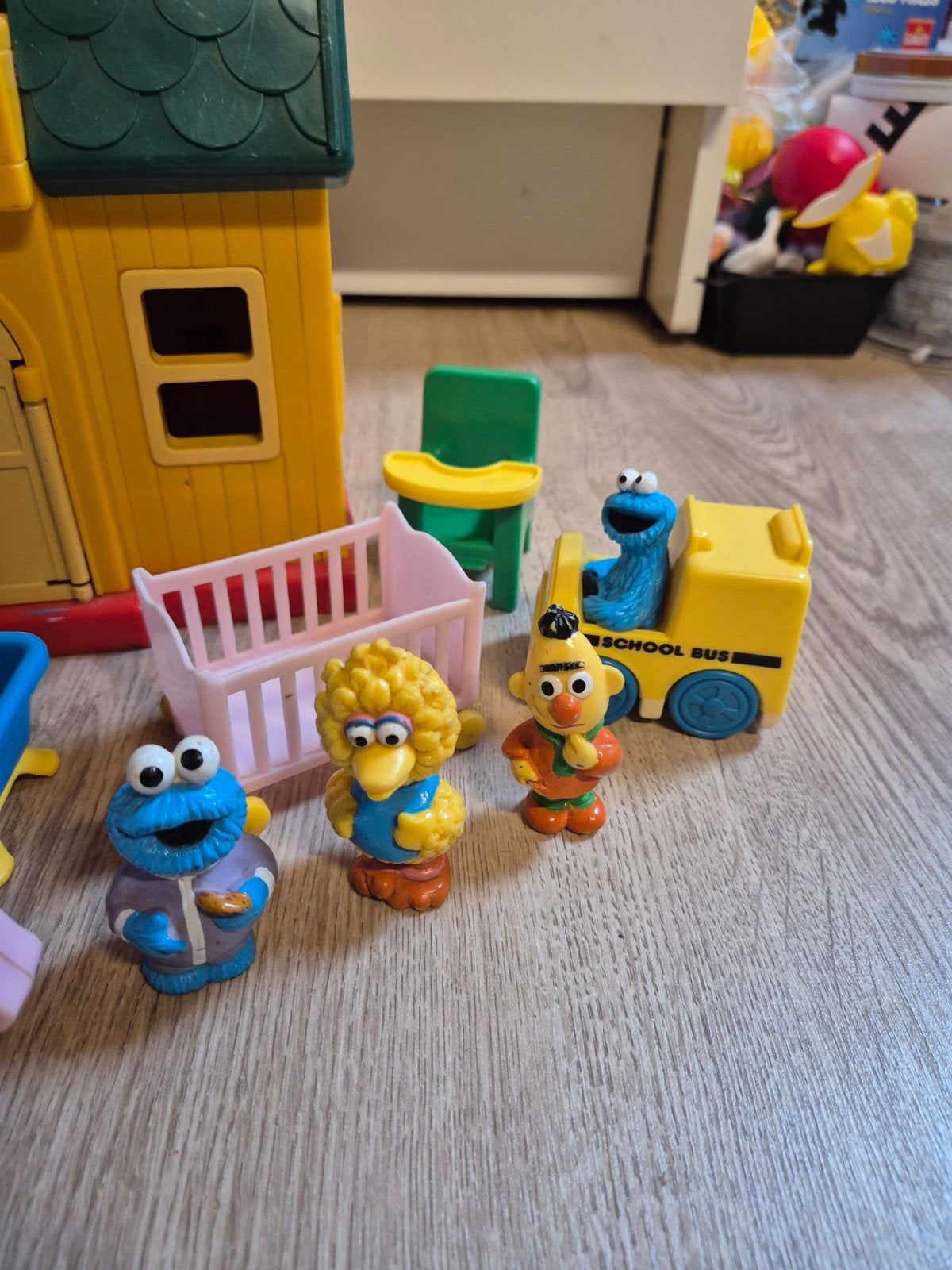 Sesamstraat huis illco met spulletjes en poppetjes, Ophalen of Verzenden, Toebehoren