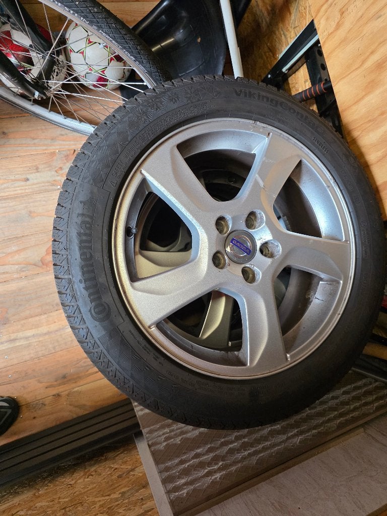 Volvo velgen met winterbanden 225 50 R17, Ophalen, Gebruikt, Volvo