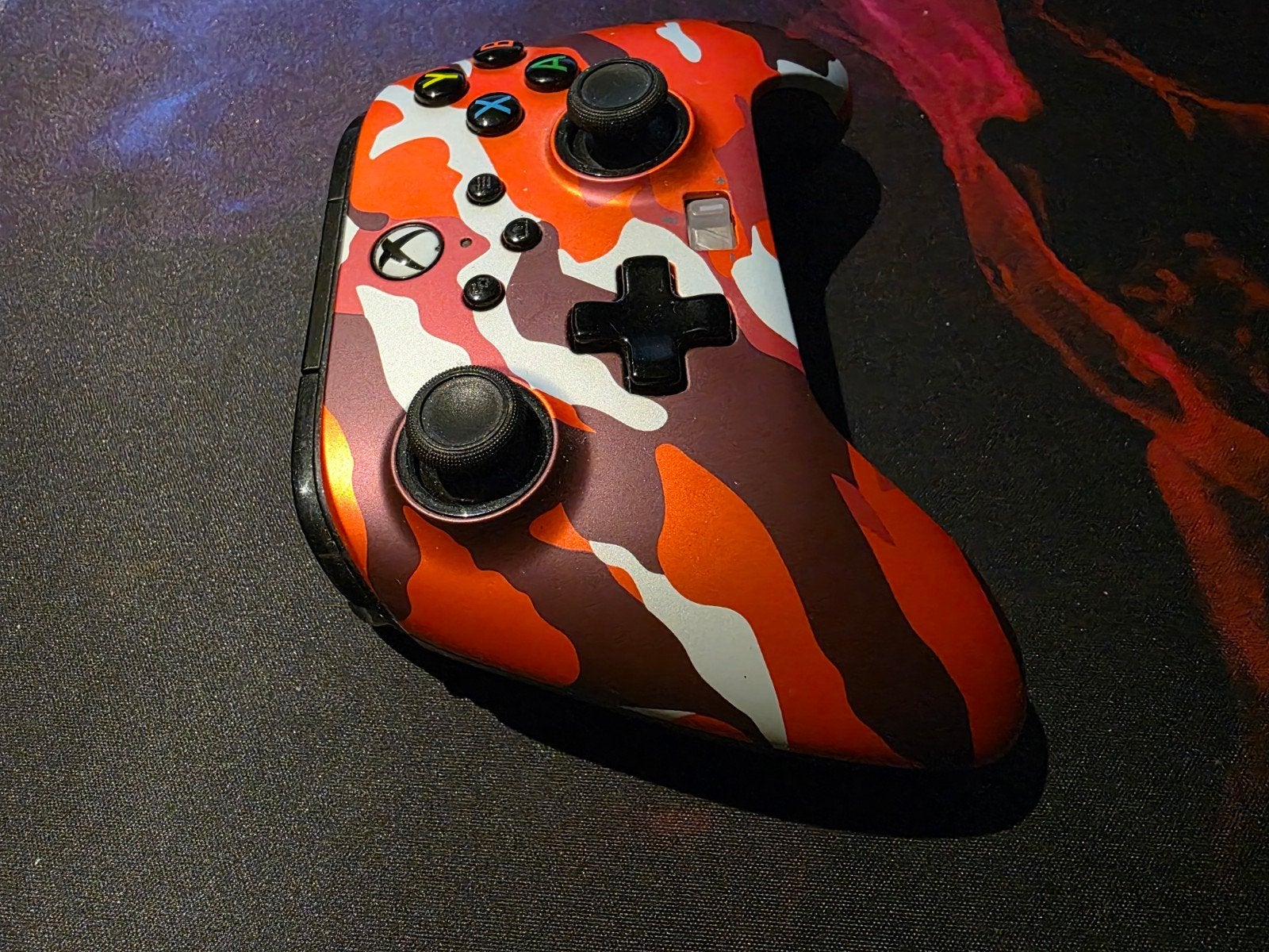 PowerA Xbox Controller - Camouflage Rood/Oranje, Ophalen of Verzenden, Zo goed als nieuw, Controller, Xbox Series S