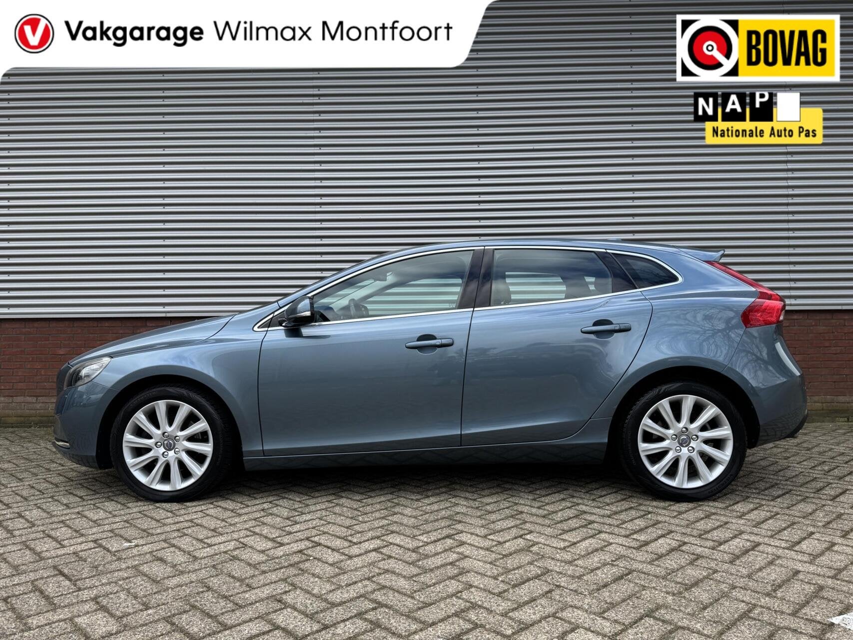 Volvo V40 1.6 T4 Summum|Leder|Xenon|Camera|Cruise|Clima|, Auto's, Voorwielaandrijving, Gebruikt, Zwart, 4 cilinders