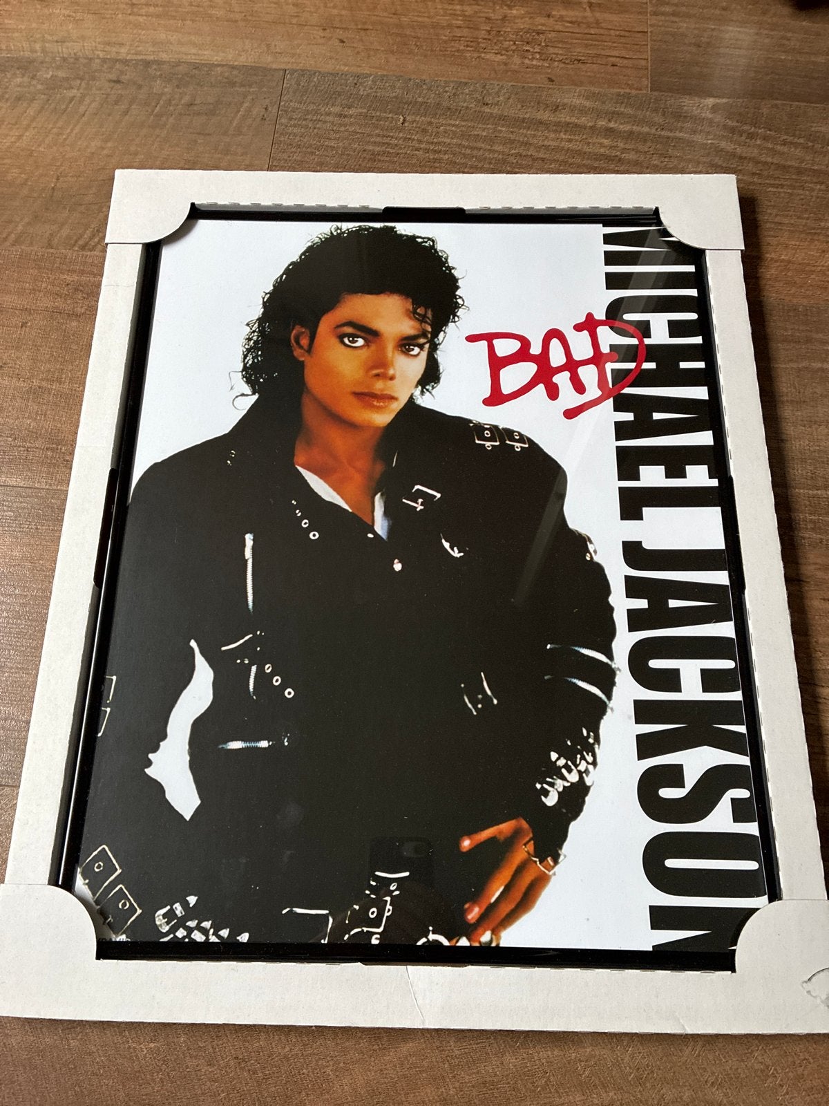 Michael Jackson 'Bad' Poster - Ingelijst afm. 50x40 cm, Rechthoekig Staand, Met lijst, Nieuw, Ophalen of Verzenden