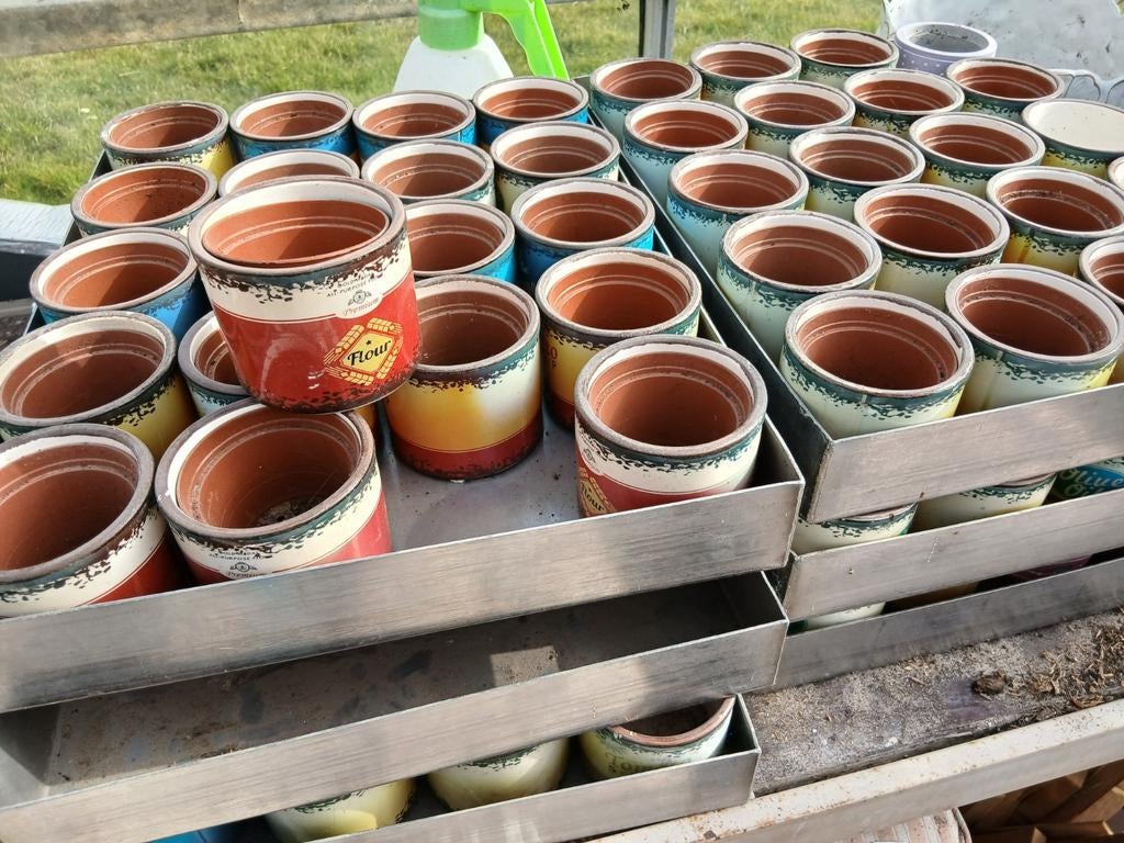 Decoratieve bloempotten met 'Flour' opdruk, Ophalen, Gebruikt, Rond, Balkon