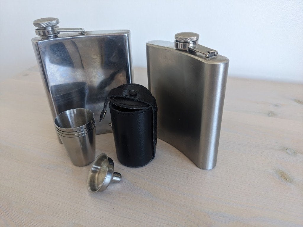 RVS Zakflacons Set met Shotbekers en Trechter, Overige typen, Ophalen of Verzenden, Gebruikt, Metaal