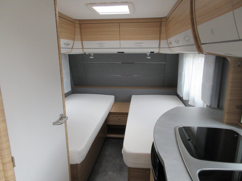 Dethleffs Camper Avantgarde 460 EL LUIFEL MOVER VLOERVW., Caravans en Kamperen, Overige typen, Dethleffs, 5 tot 6 meter, Schokbreker