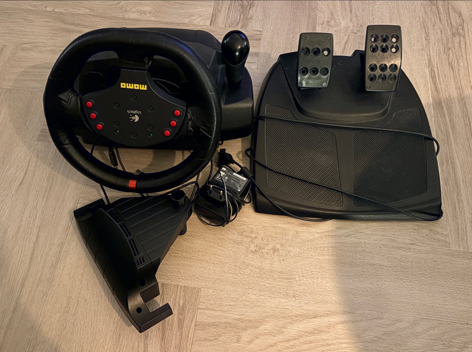 Logitech Momo Racing Force Feedback Wheel met 900 graden mod, Ophalen, Overige merken, Gebruikt