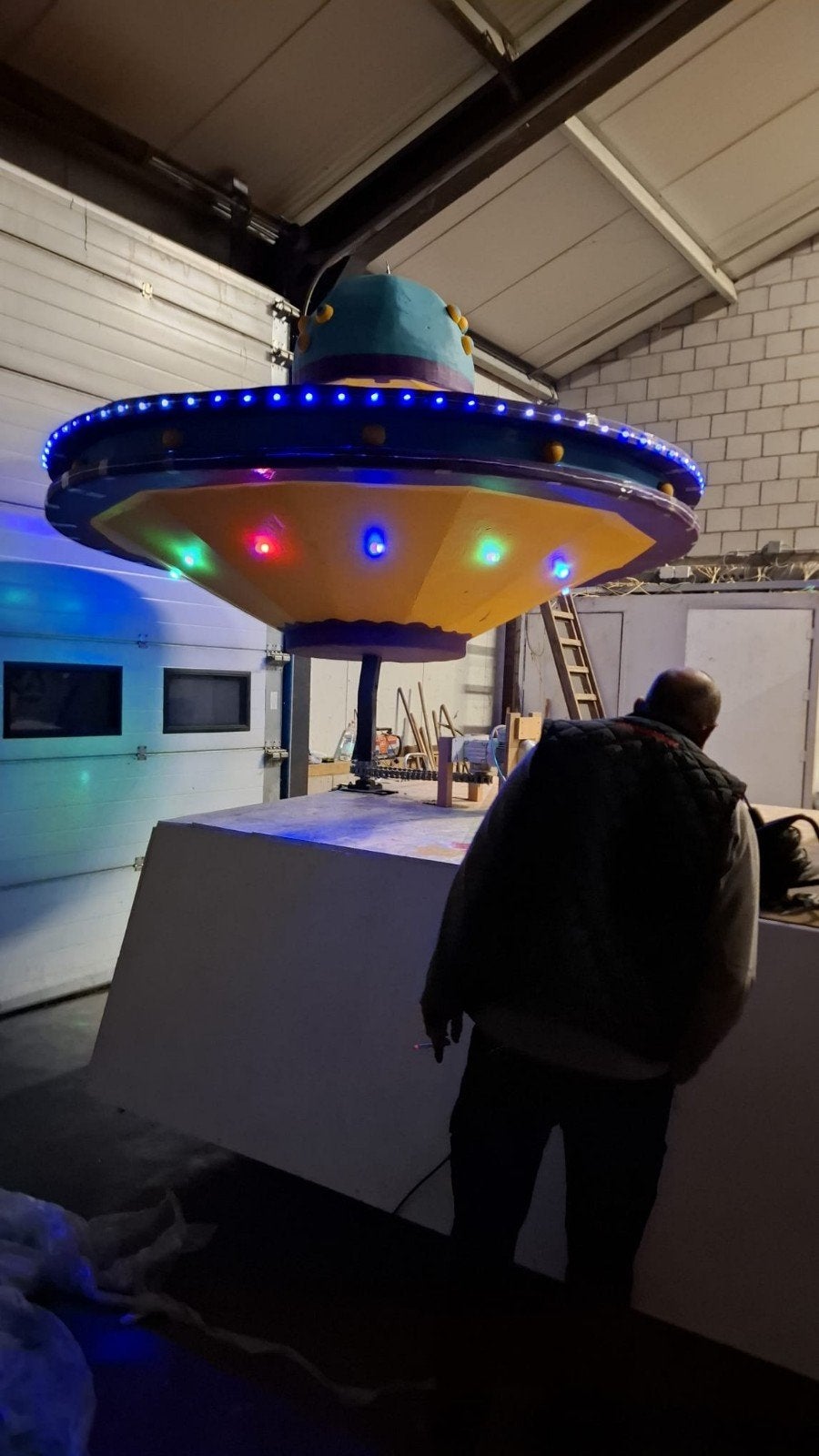 Carnavalswagen opbouw: Raket, UFO, Satelliet & Aliens, Ophalen of Verzenden, Gebruikt, Versiering, Carnaval