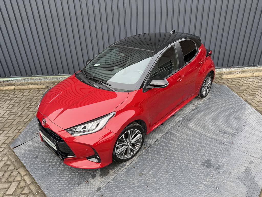 Toyota Yaris 1.5 Hybrid Executive / Bi tone | Pano dak | Emo, 450 kg, Gebruikt, 1490 cc, Hybride Elektrisch/Benzine