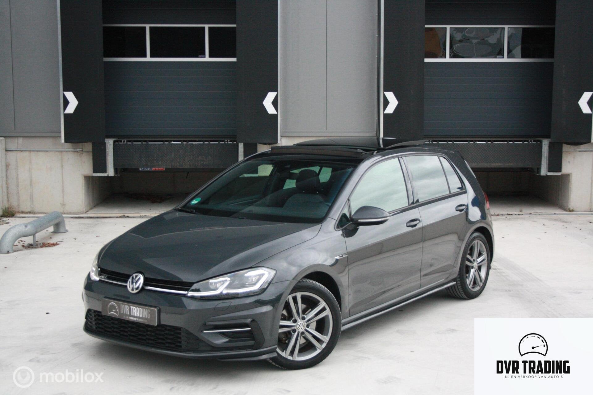 Volkswagen Golf 1.5 TSI R-Line DSG Pano Virtual 150PK Camera, Auto's, Stof, Euro 6, 4 cilinders, Bedrijf