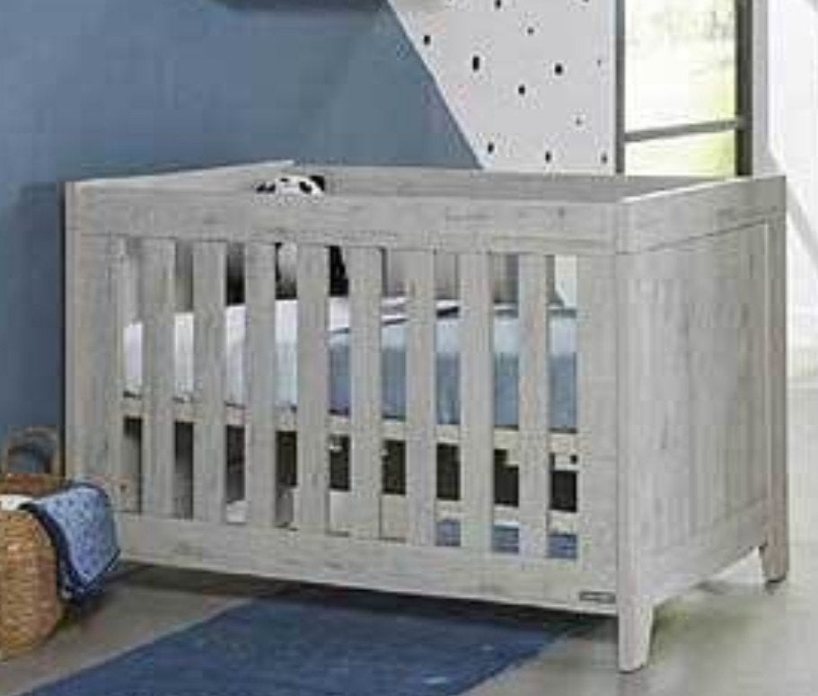 Licht grijs eiken commode en ledikant, Ophalen, Zo goed als nieuw, Commode
