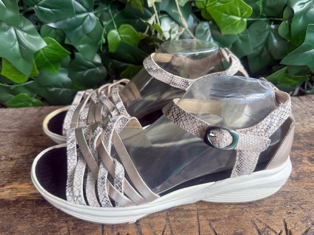 bijna Nieuwe sandalen van Xsensible maat 42 (wijdte H), Zo goed als nieuw, Grijs, Xsensible, Xsensible