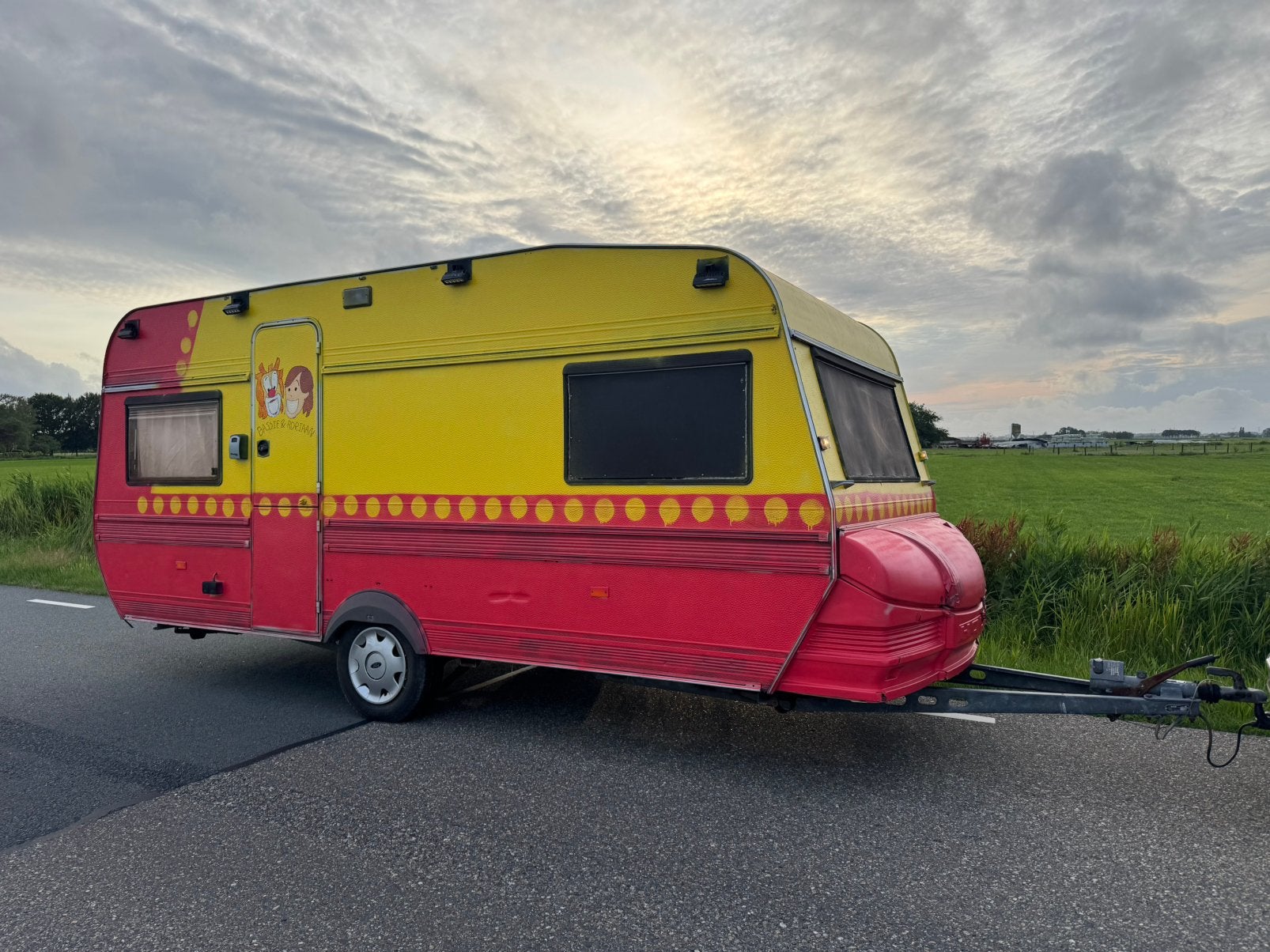 Caravan Bassie & Adriaan festival caravan merk hobby, Rondzit, Hobby, Particulier, 500 - 750 kg