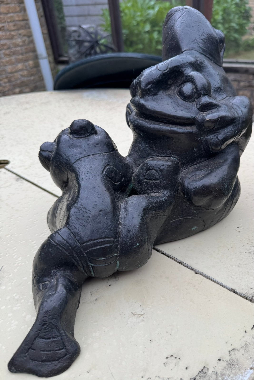 Bronzen beeld met drie kikkers, Tuin en Terras, Tuinbeelden, Ophalen, Gebruikt, Metaal, Dierenbeeld