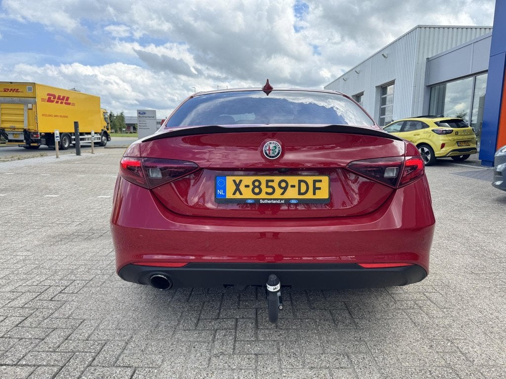 Alfa Romeo Giulia 2.0T 200pk | Trekhaak | 1.600kg Trekgewich, Auto's, Alfa Romeo, Automaat, 745 kg, 4 cilinders, 1404 kg